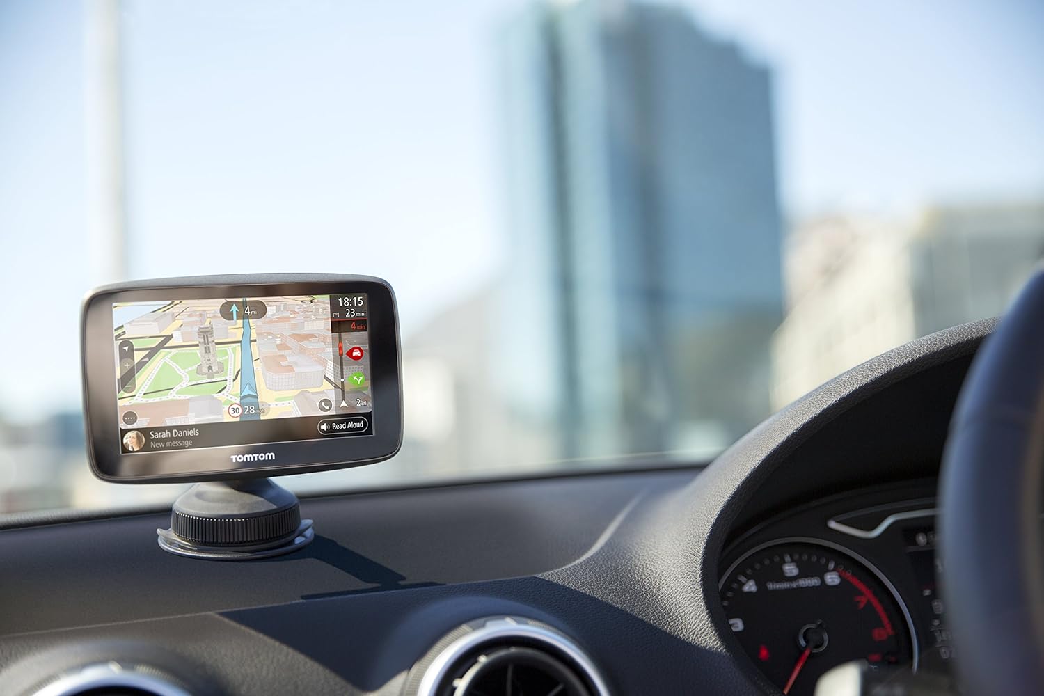 ALT="Mejor GPS para coche instalado en vehículo"
